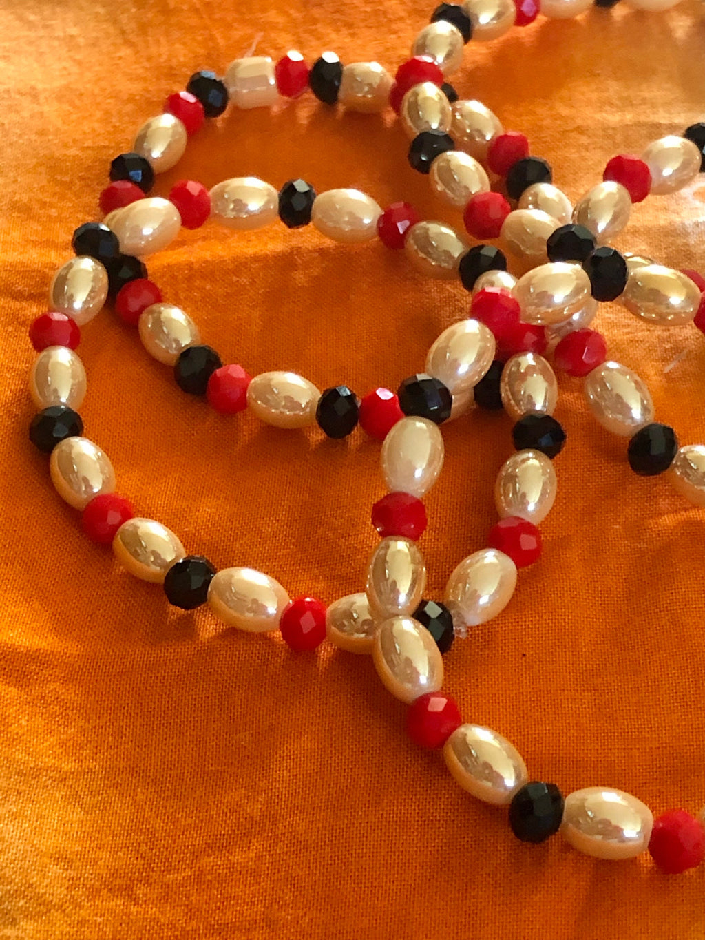 Traditional Beaded bracelet Red/Peach/Noir
