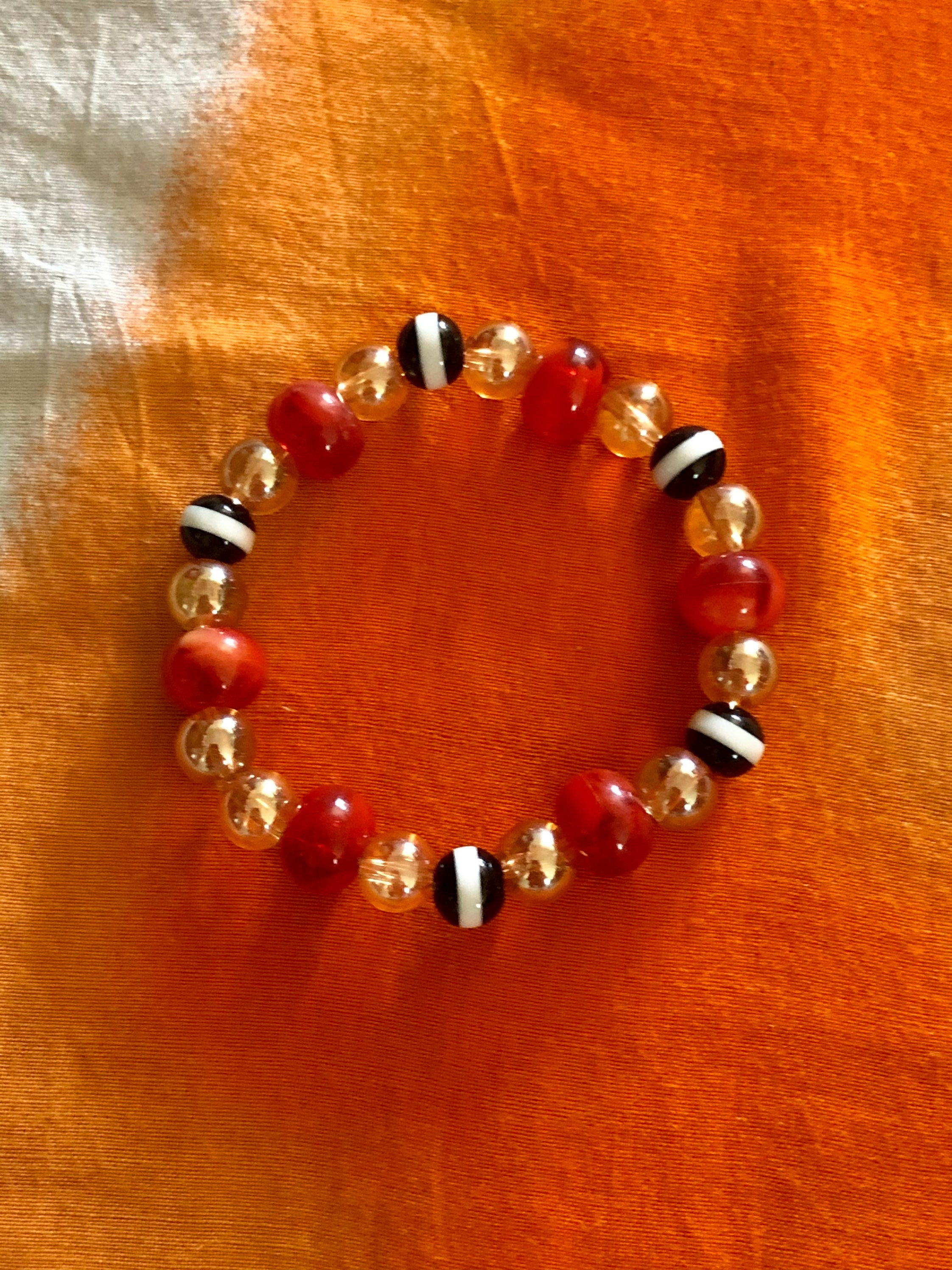 Traditional Beaded bracelet Red/Peach/Noir/White