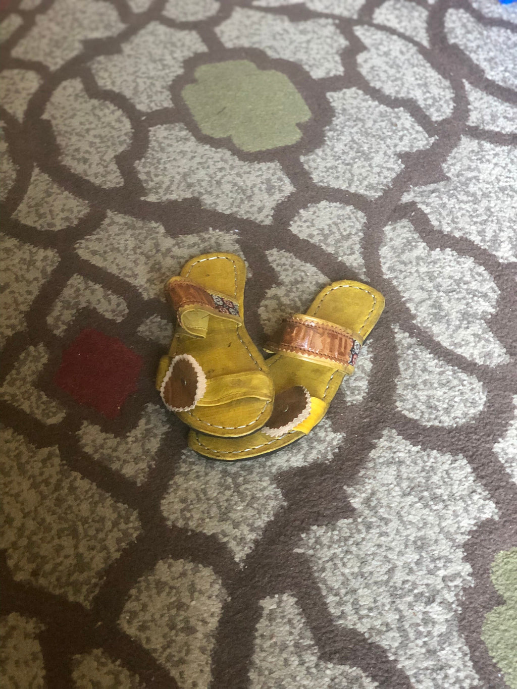TRADITIONAL Women’s Size 7/7.5 Malian Dijon Yellow Sandals