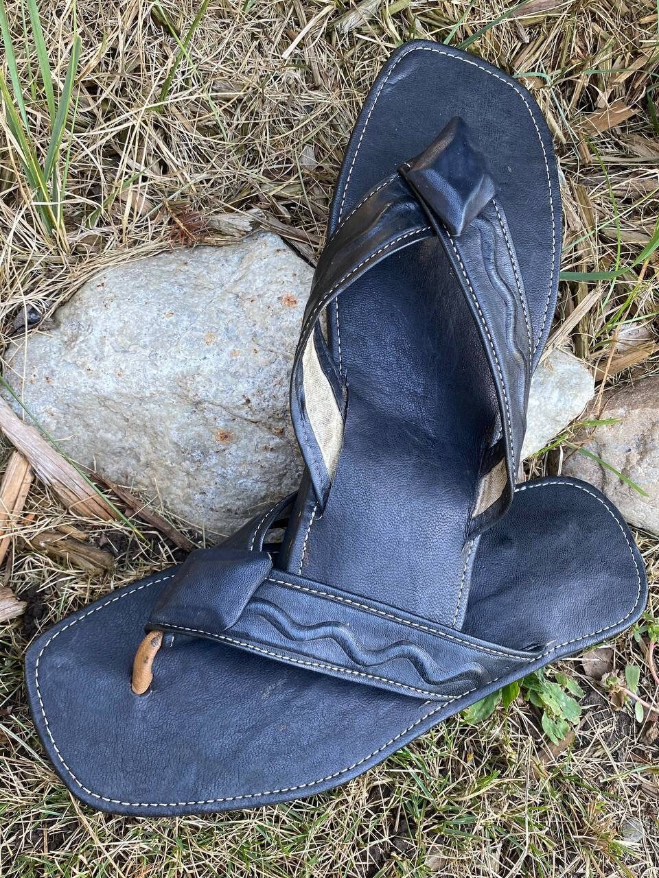 TRADITIONAL Men’s Size 11/11.5 Malian Black Sandals