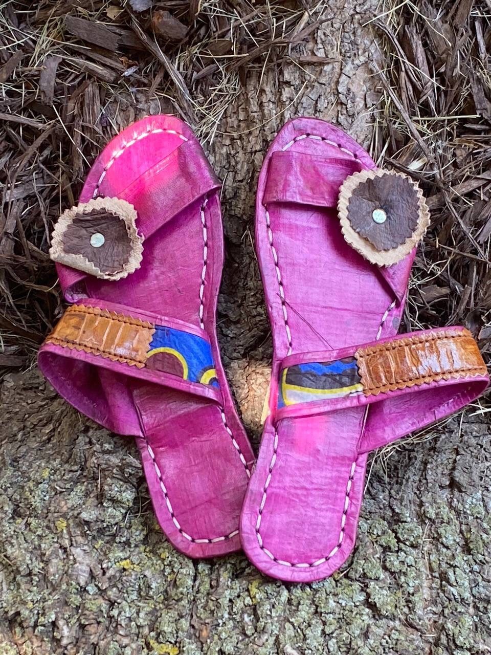 TRADITIONAL Women’s Size 6/7 Malian  Fuchsia Sandals