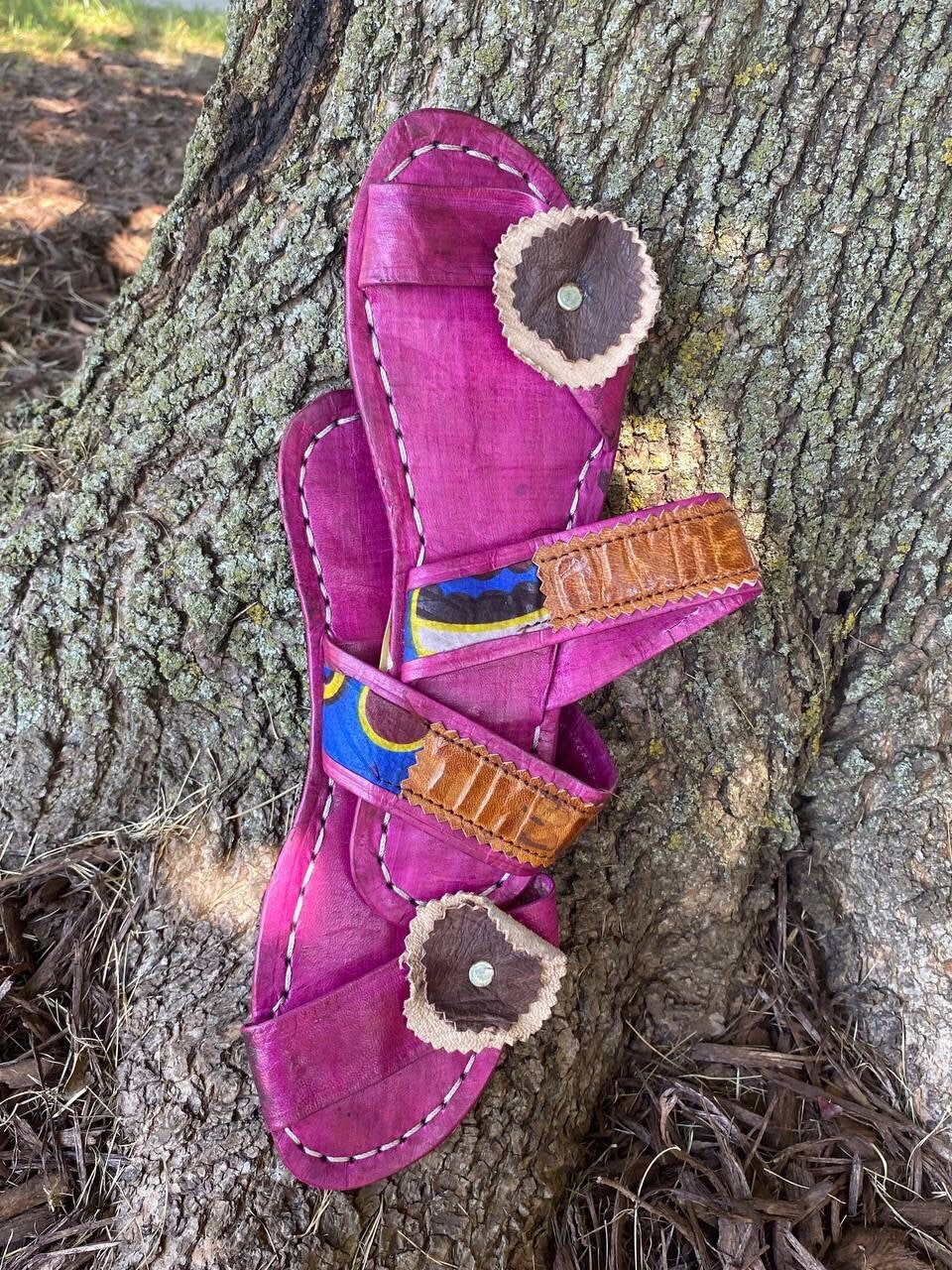 TRADITIONAL Women’s Size 6/7 Malian  Fuchsia Sandals